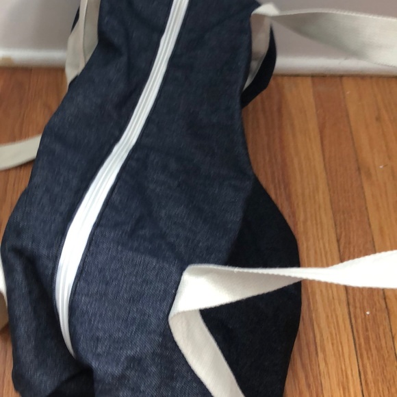 Gym and juice duffel - Picture 2 of 2